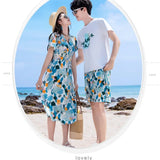 Área de férias casal olhar roupas mãe filha vestidos pai filho conjuntos família combinando roupas de praia férias pai-filho