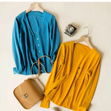 Cardigans femininos 2025 primavera outono malhas moda coreana cardigan estilo curto topos com decote em v malha outerwears suéteres sólidos