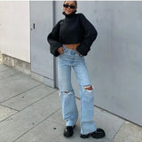 Novos jeans de perna reta rasgados e lavados. Novos jeans micro-acampanados casuais elegantes e versáteis para mulheres na primavera e no verão